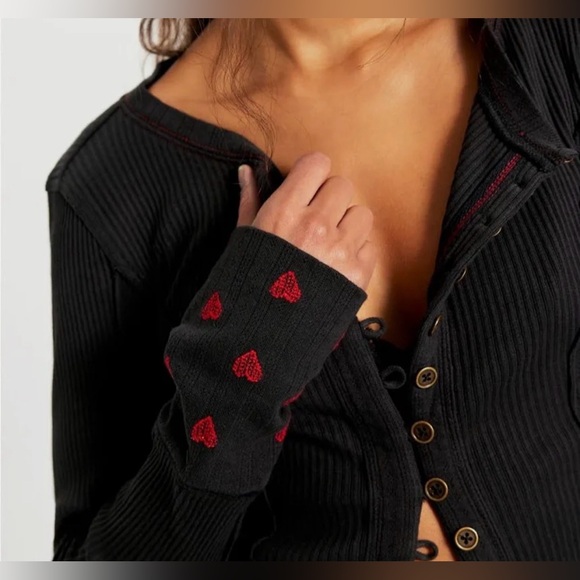 We The Free Daria Cuffed Cardi in Black Hearts Combo - Picture 2 of 2